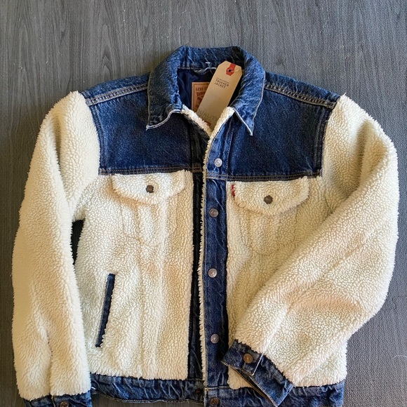Levi’s White Sherpa Ex Boyfriend Trucker Jacket Size XS - Picture 1 of 7